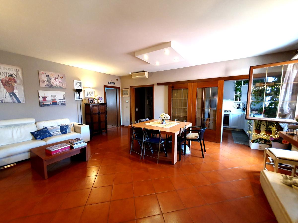 V0527 - Appartamento con terrazza vista mare nel centro storico di Caorle - Immagine# 3